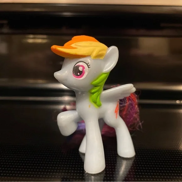Rainbow Dash 2010 McDonald’s Kids Meal Toy My Little Pony Brushable Tail 03